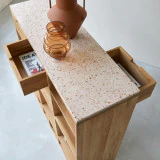 Miho - Bibliothèque basse en teck massif et terrazzo premium Pink