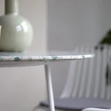 Elio - Table ronde en terrazzo premium et métal green 4 pers.