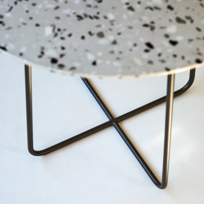 Elio - Table ronde en terrazzo premium et métal grey 4 pers.