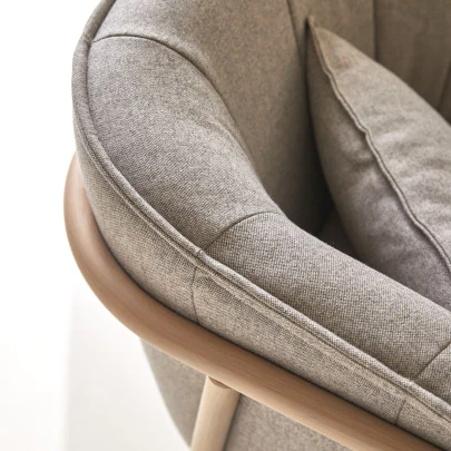 Yas - Fauteuil en chêne massif et tissu gris