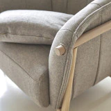 Yas - Fauteuil en chêne massif et tissu gris